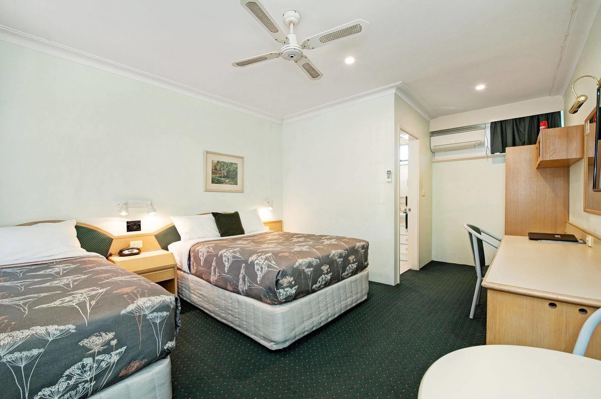 Colonial Terrace Motor Inn Raymond Terrace Exterior foto